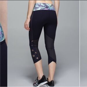 Lululemon Var-City Crop Size 4 Naval Blue / Iridescent Multi